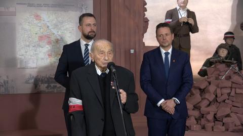 Powstaniec Warszawski Jerzy Mindziukiewicz podczas spotkania z szefem MON i prezydentem Warszawy