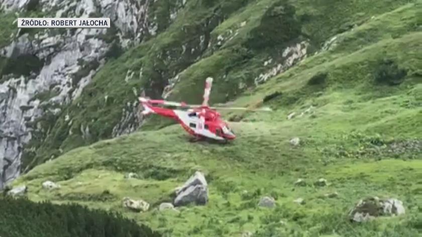 Lądowanie helikoptera TOPR w pobliżu jaskini