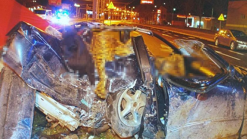 Wypadek w Lublinie. Policja: 18-letni kierowca z nieustalonych przyczyn stracił panowanie nad pojazdem (06.01.2023)