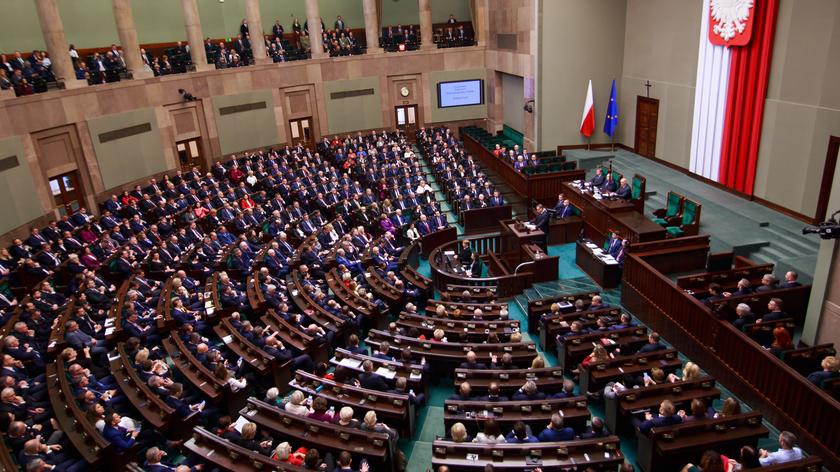 Posłowie jednogłośnie przyjęli projekt ustawy, który zakłada między innymi podwyższenie wynagrodzenia parlamentarzystom