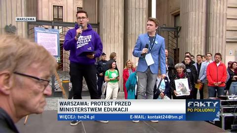 Mateusz Ligenza ma proteście przed MEiN: Panie ministrze, szkoła jest nasza. A my nie pozwolimy na takie hity w polskiej oświacie