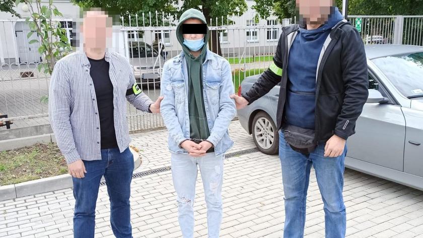 Z ustaleń policjantów wynikał, że zatrzymany mężczyzna brał udział w oszustwie, do którego doszło w Lublinie