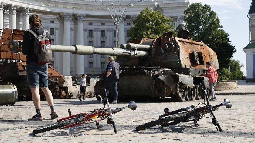 Dworczyk o wystawie spalonych i zniszczonych czołgów rosyjskich w Warszawie 