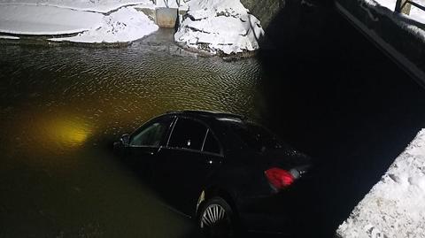 Auto w rzece