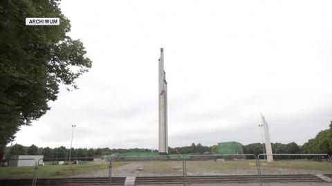 Zburzenie monumentu w centrum Rygi