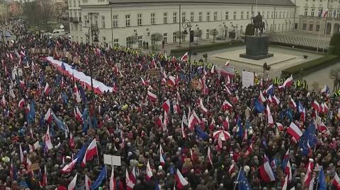W marszu "w obronie ładu konstytucyjnego" udział wzięło co najmniej kilkanaście tysięcy osób