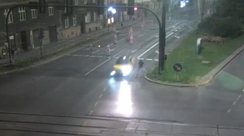 Śmiertelny wypadek w Krakowie. Nagranie z monitoringu