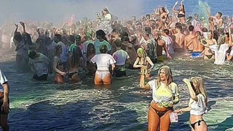 10 tysięcy euro mandatu za imprezę na plaży na wyspie Korfu