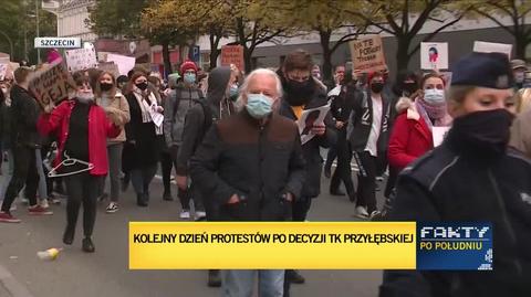 Protest w Szczecinie. Spacer manifestantów przez centrum miasta