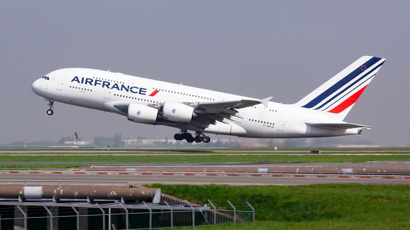 Samoloty Air France na podparyskim lotnisku Charles de Gaulle [wideo archiwalne]
