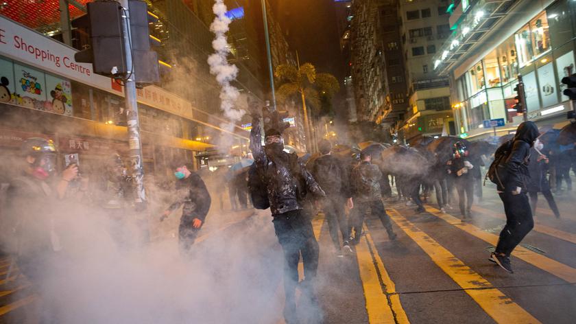 Starcia protestujących z policją w Hongkongu (nagranie z października 2019 roku)
