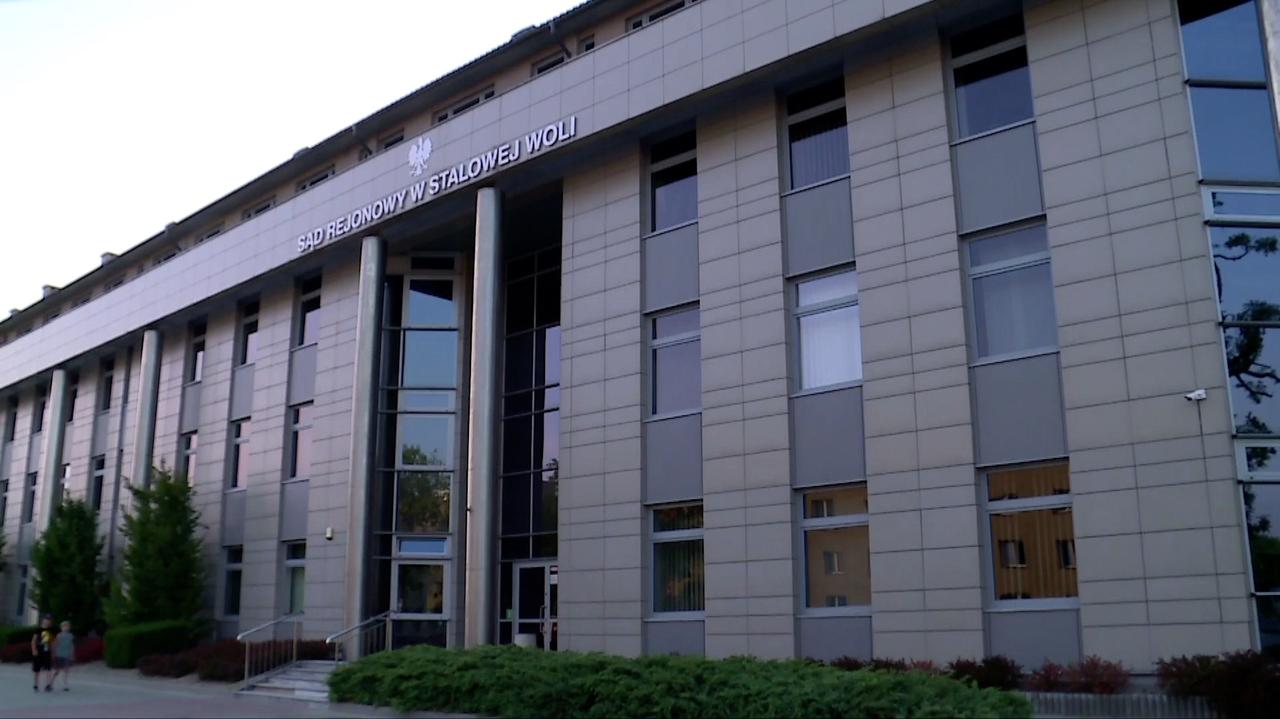 Na sali rozpraw zdjęli mu kajdanki, wtedy 