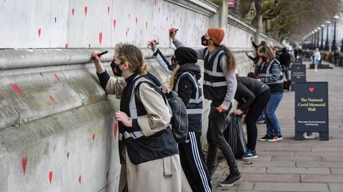 Mural poświęcony ofiarom koronawirusa powstaje w Londynie