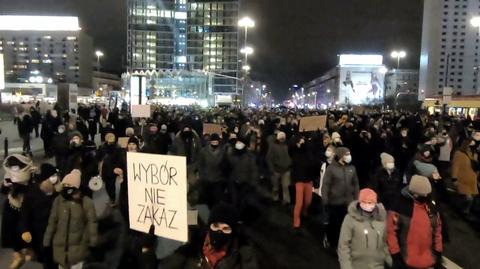 Protestujący w Alejach Jerozolimskich