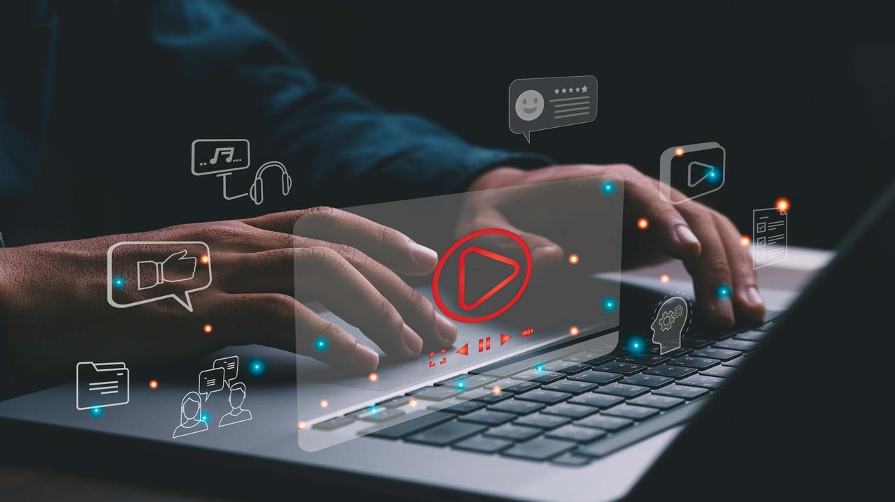 Dziesięciu pokrzywdzonych szpiegującym systemem Hermes