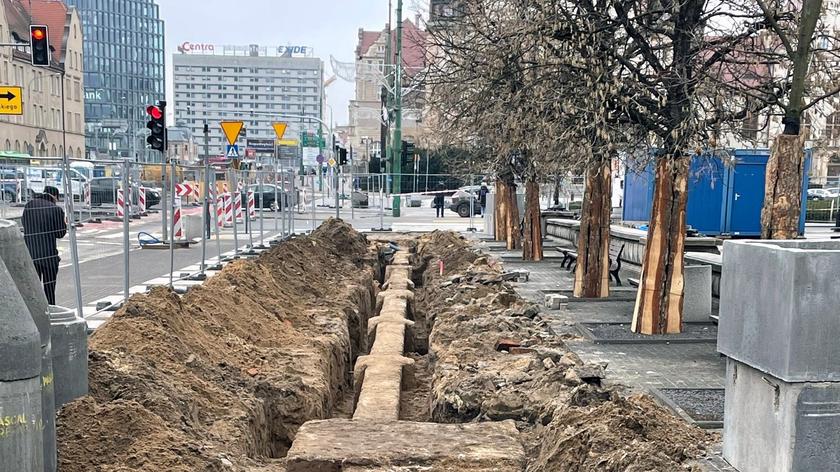 Poznań, Święty Marcin: Podczas remontu ulicy znaleźli fundamenty ogrodzenia zamku