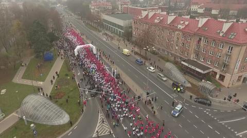 W Białymstoku utworzono "żywą", biało-czerwoną flagę