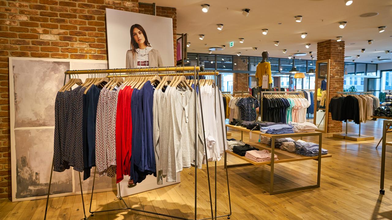 Esprit goes bankrupt. Layoffs – up to 1,300 people will lose their jobs