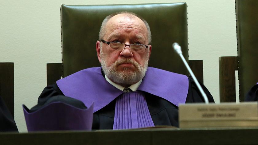 Sędzia Iwulski tłumaczy się z orzekania w procesach politycznych