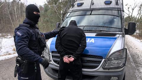 Treszczotki. Policja zatrzymała 35-letniego Ukraińca, który przewoził dziewięciu migrantów (materiał z 9.12.2021)