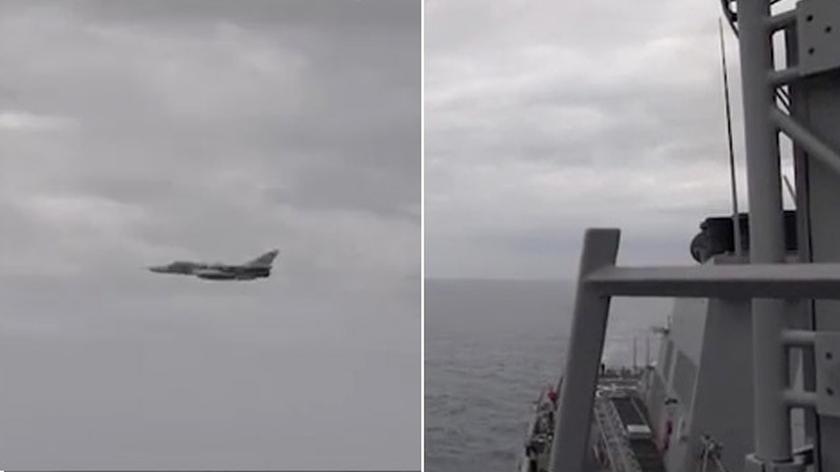 Bombowiec Su-24 przelatuje obok niszczyciela USS Ross