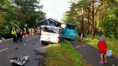 W okolicach Dźwirzyna doszło w niedzielę do wypadku dwóch autokarów i busa