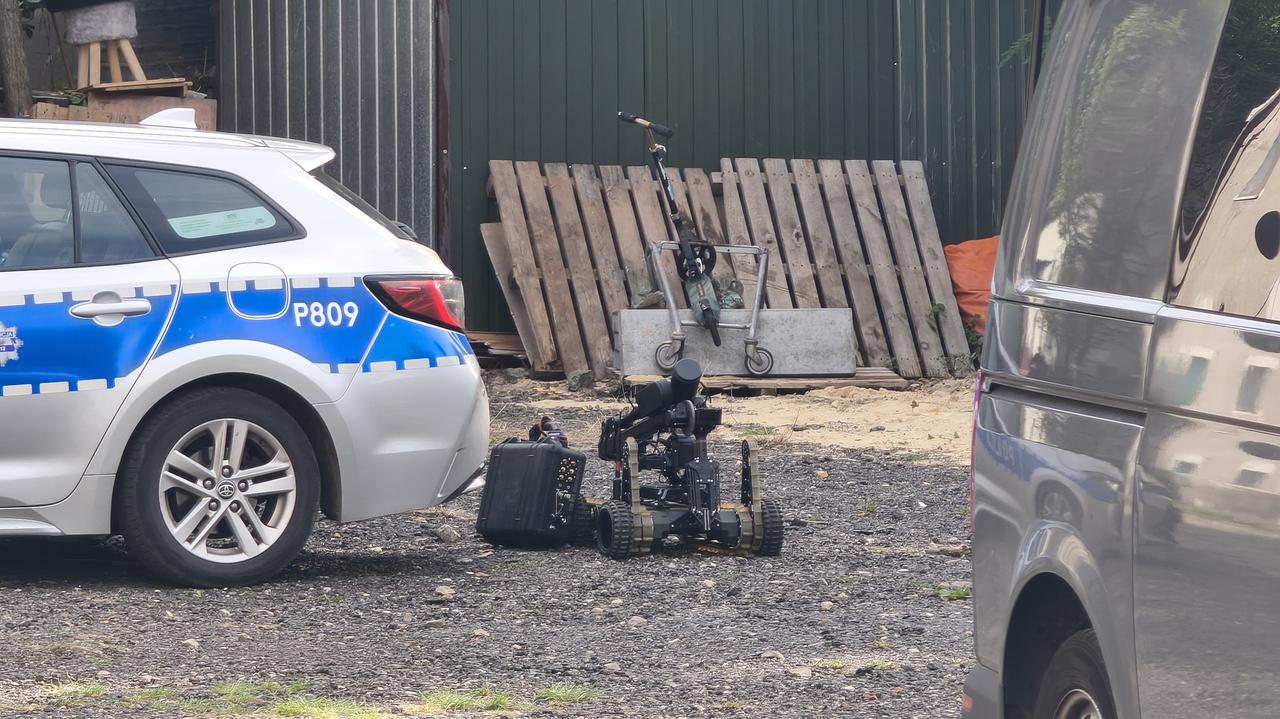 Ładunek eksplodował pod samochodem. 45-latek w rękach policji