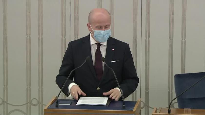 Bartłomiej Wróblewski przemawia przed senatorami