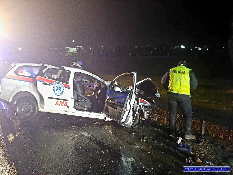 Bardo. Kierowca Ambulansu Zginął W Wypadku - Tvn24