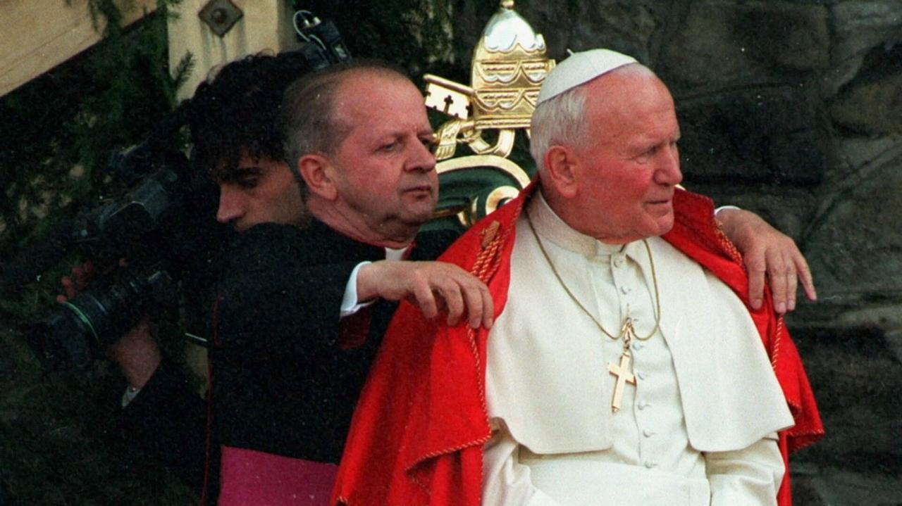 Kardynał Dziwisz wiedział o listach. "Zadzwonił z oburzeniem"