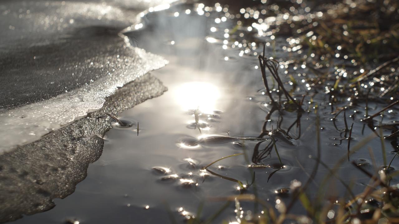 Śnieg topi się tak mocno, że aż IMGW ostrzega