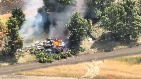 Siły zbrojne Ukrainy publikują nagranie zniszczonego rosyjskiego czołgu (materiał z 03.07.2022)