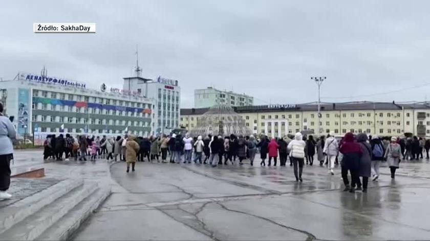 Protest w Jakucku przeciwko częściowej mobilizacji na wojnę. Demonstranci tańczyli i śpiewali tradycyjne piosenki