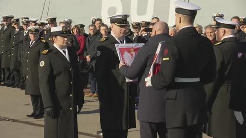 Na niszczycielu min ORP Mewa podniesiono uroczyście polską banderę