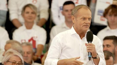 Tusk o Morawieckim: stoi na czele rządu organizującego największy przerzut migrantów w Europie