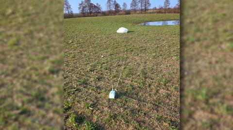 Balon, który spadł na pole koło Ostródy