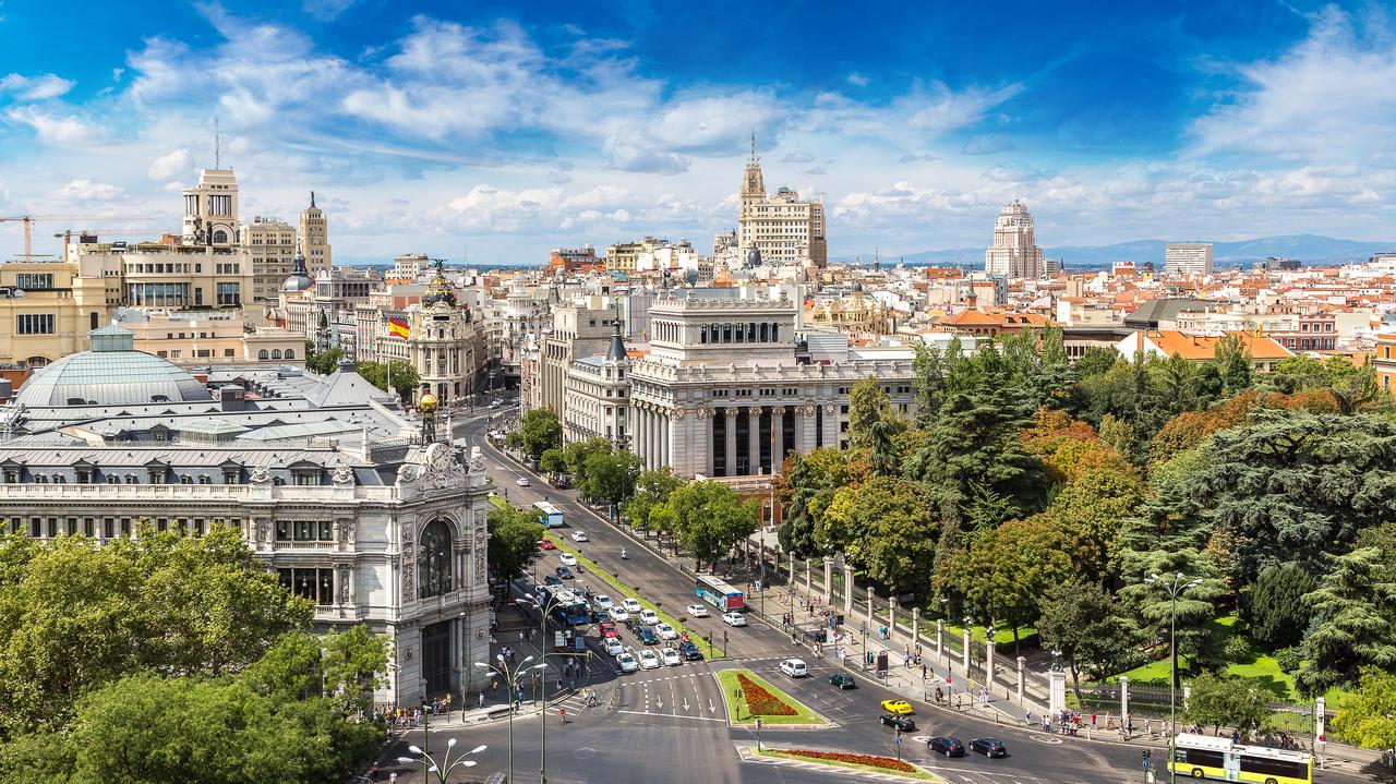 España.  Visas Doradas – El presidente del Gobierno, Pedro Sánchez, anunció la cancelación de las visas doradas para compradores de propiedades.