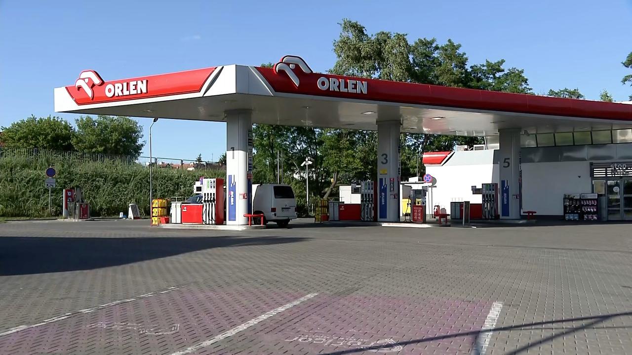 High fuel prices.  “We block Orlen action”.  Protests at gas stations