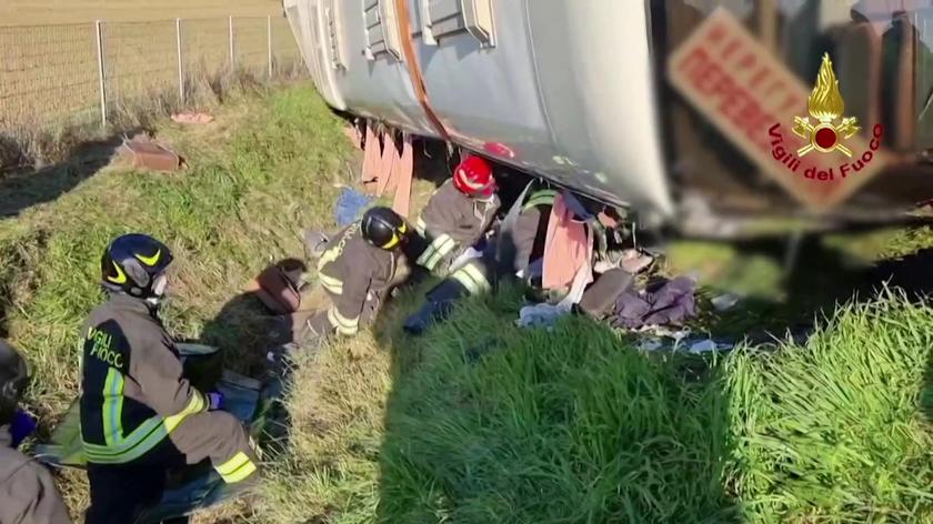 Wypadek autobusu we Włoszech, jedna osoba nie żyje