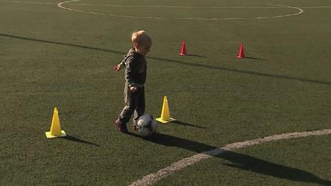 3-letni geniusz futbolu trenuje pod okiem taty