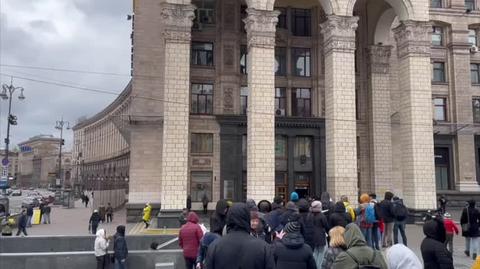Kolejka przed urzędem pocztowym w Kijowie [18.04.2022]