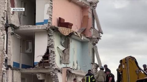 Czasiw Jar. Ukraińscy ratownicy przeszukują gruzy zbombardowanego budynku. Nagranie archiwalne 