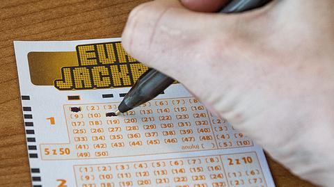 Psycholog: wygrana na loterii może nie przynieść długotrwałego szczęścia