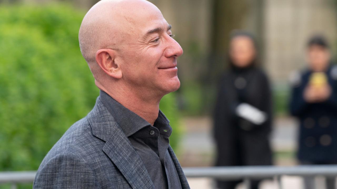 Amazon founder Jeff Bezos has bought a new home in the so-called rich man’s enclave