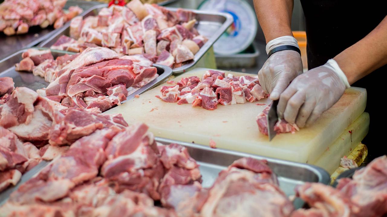 Śmiertelne zatrucie mięsem z targowiska. Dwie osoby zatrzymane