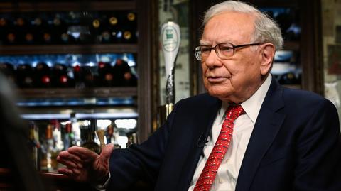Berkshire Hathaway Warrena Buffetta nadal ostro sprzedaje akcje