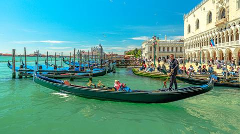 Turyści w Wenecji. Nagranie z 12 lutego 2022 roku