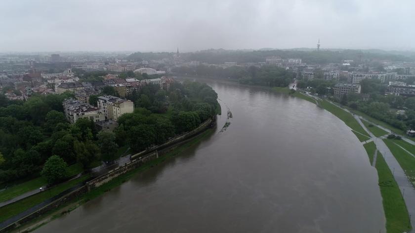 W Krakowie w czwartek przekroczony został stan alarmowy Wisły