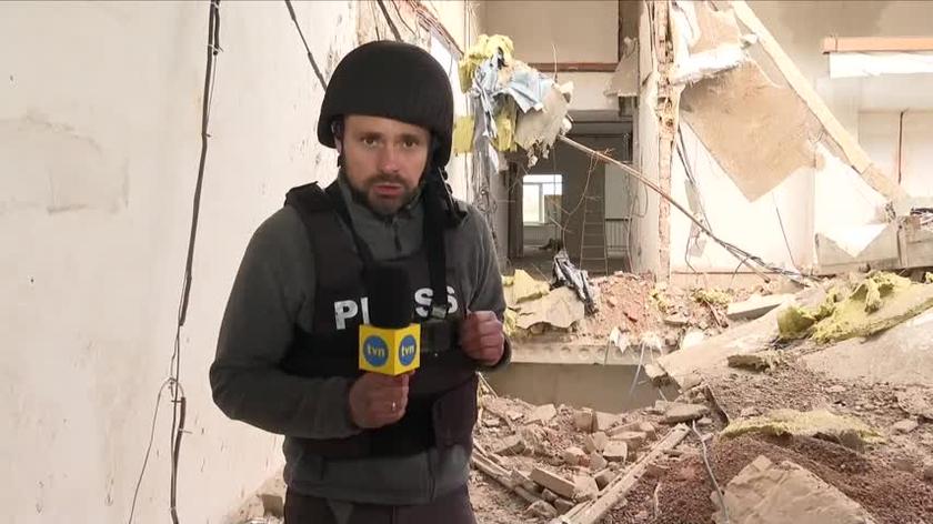 Paweł Szot w zniszczonej przez Rosjan szkole w obwodzie zaporoskim