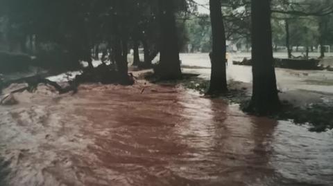 Powódź w Dusznikach Zdrój w 1998 roku na zdjęciach Piotra Czekały